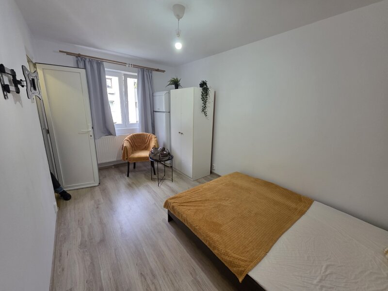 Unirii, rond Alba Iulia, chiar pe Moise Nicoara,